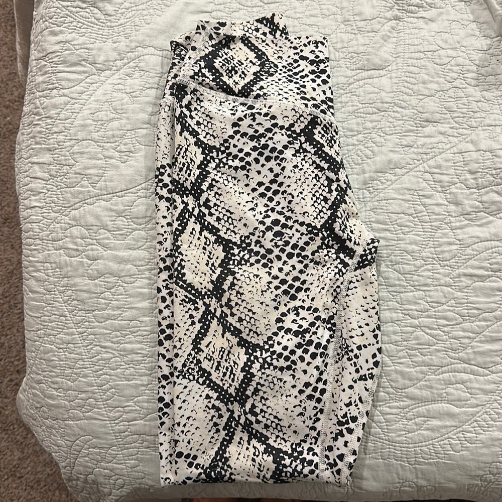 The ascend pant- Snake print, Women’s size Small